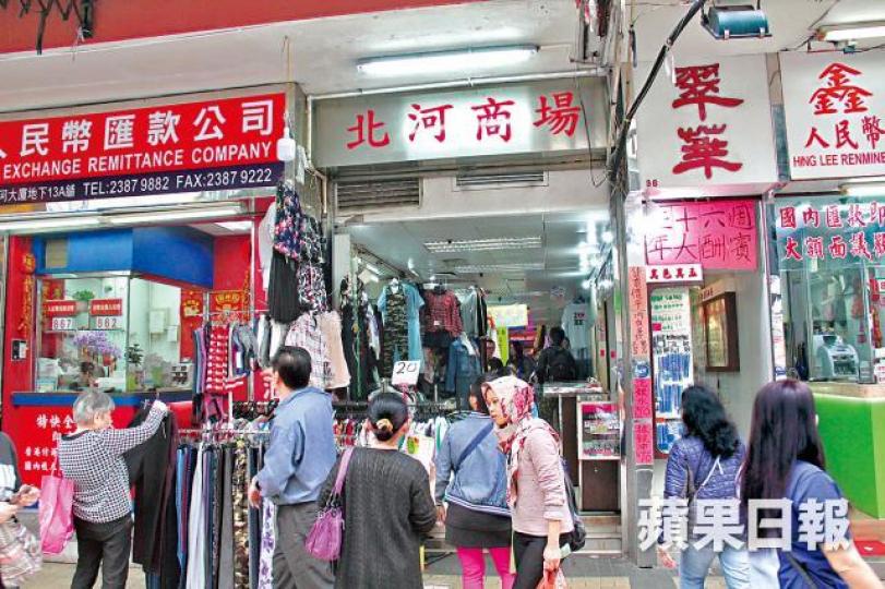 北河商場每逢周末便化身小印尼,大量印傭光顧遊逛。 北河商場每逢周末便化身小印尼,大量印傭光顧遊逛。