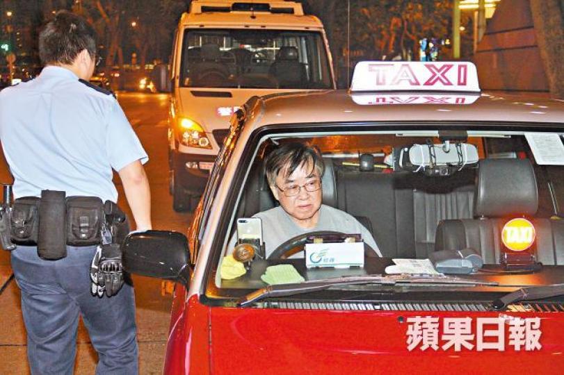 姓陳司機在柴灣道被賊人偷去手提包。李家傑攝 姓陳司機在柴灣道被賊人偷去手提包。李家傑攝