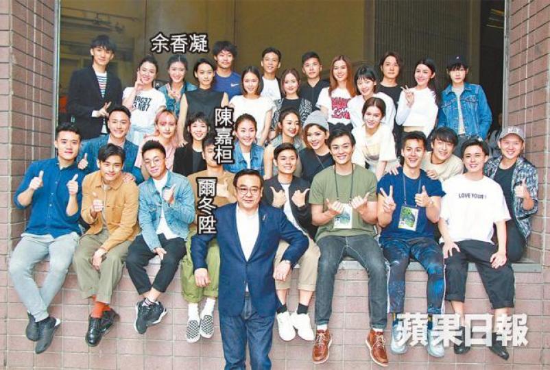 今屆金像獎頒獎禮由32名新演員做司儀，爾冬陞表示是新世代交替。
