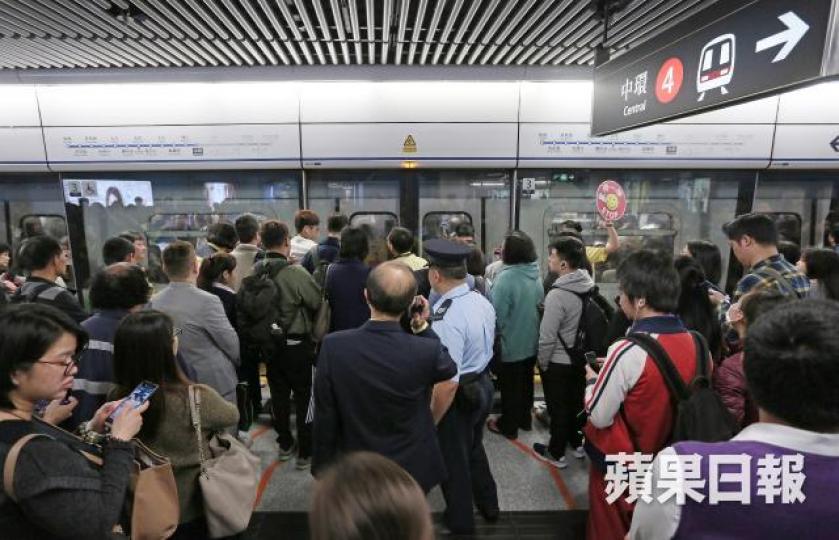 港島綫獲安排增加的班次為最多,每周將加開38班車。資料圖片 港島綫獲安排增加的班次為最多,每周將加開38班車。資料圖片