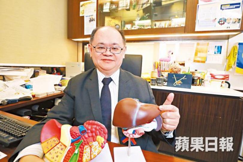 張寬耀醫生指,新療法能助病人對抗肝癌時維持較好的生活質素。黃耀興攝 張寬耀醫生指,新療法能助病人對抗肝癌時維持較好的生活質素。黃耀興攝