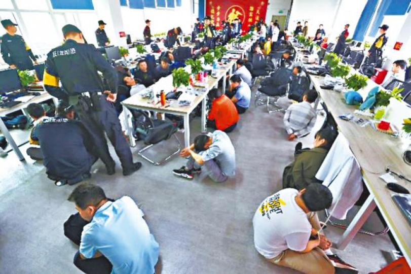 深圳警方搗破「房中術」騙局,多人被捕。 深圳警方搗破「房中術」騙局,多人被捕。