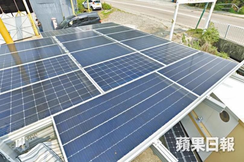 有投資者批評中電批出的太陽能發電量太低。黃偉傑攝不少村屋業主希望善用天台空間放太陽能板賣電。合輝能源老闆波哥 有投資者批評中電批出的太陽能發電量太低。黃偉傑攝不少村屋業主希望善用天台空間放太陽能板賣電。合輝能源老闆波哥