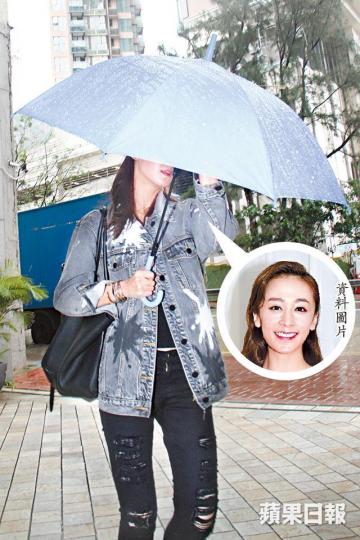黃心美昨日回家時,被問到胞妹心穎與安仔的關係即支吾以對。 黃心美昨日回家時,被問到胞妹心穎與安仔的關係即支吾以對。
