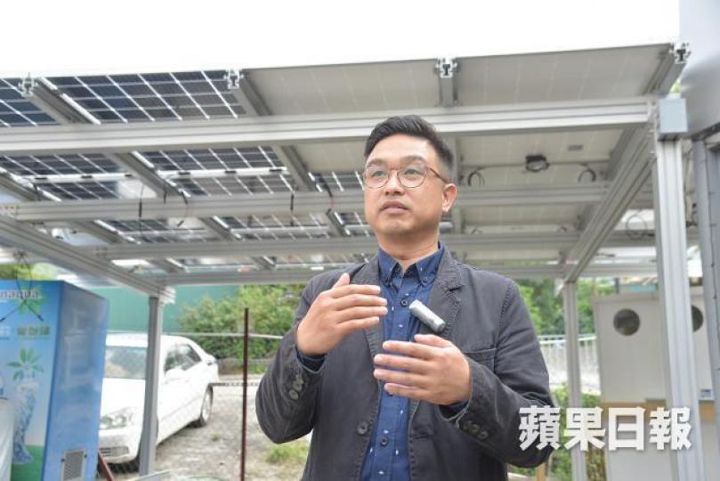 香港太陽能工程業務發展總監謝棓提議中電加裝儲電系統。黃偉傑攝 香港太陽能工程業務發展總監謝棓提議中電加裝儲電系統。黃偉傑攝