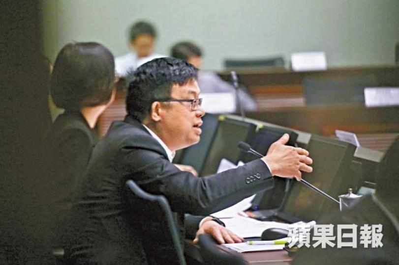 民主黨涂謹申昨主持會議,用奇招阻截修例審議。工聯會郭偉強向涂高叫「你唔好扮垃圾得唔得」,最終被逐離會議室。朱永倫攝 民主黨涂謹申昨主持會議,用奇招阻截修例審議。工聯會郭偉強向涂高叫「你唔好扮垃圾得唔得」,最終被逐離會議室。朱永倫攝