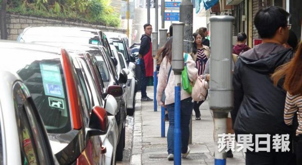 審計報告建議運輸署檢討街邊錶位收費。 審計報告建議運輸署檢討街邊錶位收費。