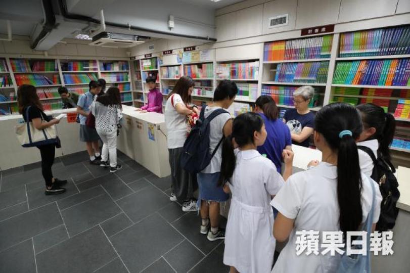 下學年教科書平均加價2.7%。 下學年教科書平均加價2.7%。