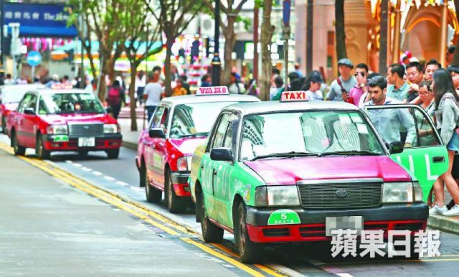 專營權模式運作新的士車費將比普通的士貴五成,的士商認為根本無利可圖,無興趣參與。易仰民攝 專營權模式運作新的士車費將比普通的士貴五成,的士商認為根本無利可圖,無興趣參與。易仰民攝