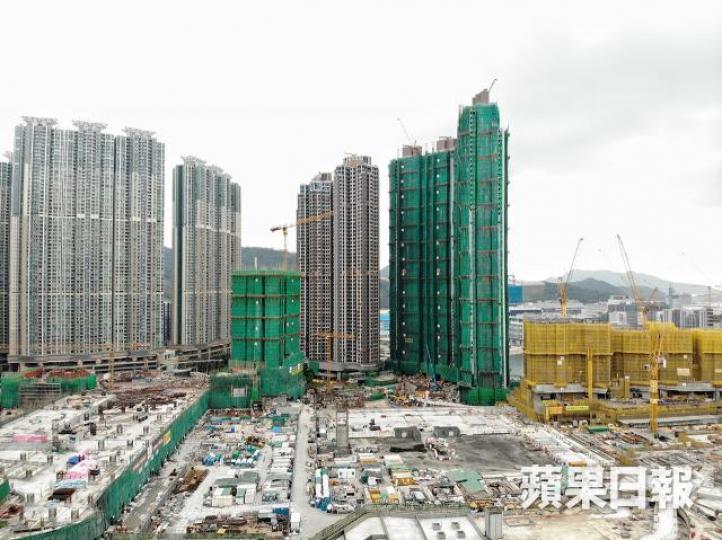 日出康城規劃完成後,連同附近住宅單位,數目將會超過三萬伙,港鐵應預留用地擴建商場,以容納更多民生商店和配套設施。資料圖片 日出康城規劃完成後,連同附近住宅單位,數目將會超過三萬伙,港鐵應預留用地擴建商場,以容納更多民生商店和配套設施。資料圖片