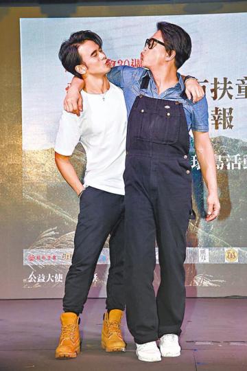 錢小豪（右）與兒子景峰昨日在台北出席活動。台灣《蘋果新聞網》安以軒在社交網留言表示，地震時只感到天搖地動。微博圖片林志穎在社交網上載相片，指地震時在乘電梯。林志穎。資料圖片