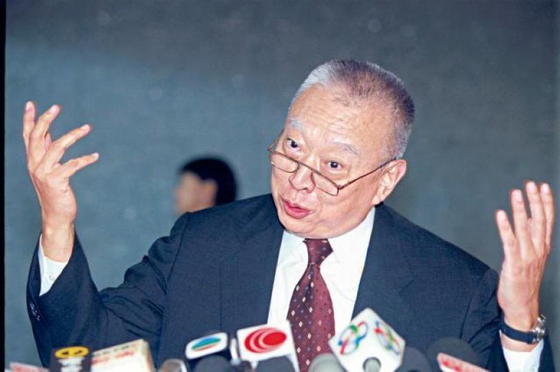 董建華1999年10月8日出席聯合商會午宴後,提及是時候放下六四包袱。
董建華1999年10月8日出席聯合商會午宴後,提及是時候放下六四包袱。