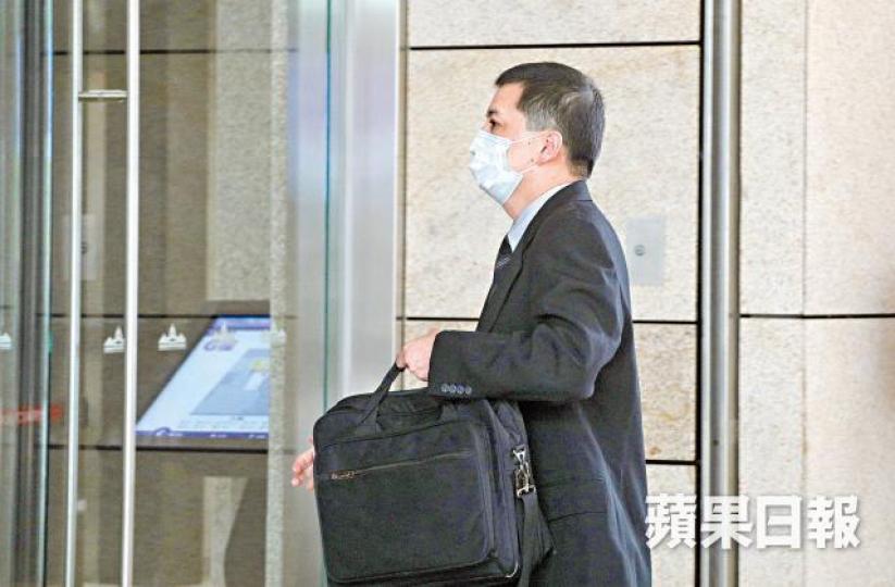 被告趙魯光自辯時,聲淚俱下稱對不起太太。李潤芳攝 被告趙魯光自辯時,聲淚俱下稱對不起太太。李潤芳攝