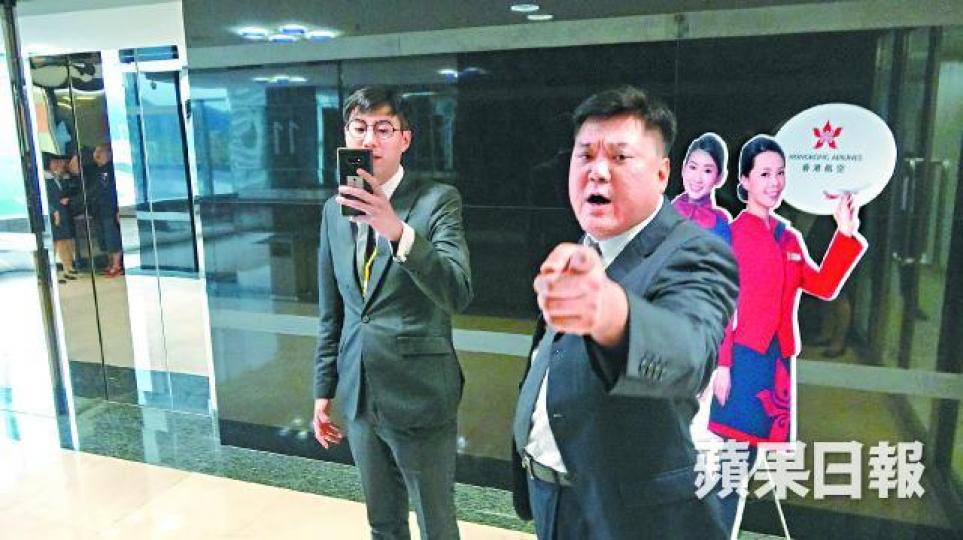 位於東薈城11樓的港航總部昨守衞森嚴,記者到場採訪遭保安指罵。溫瑞麟攝鍾國頌侯偉 位於東薈城11樓的港航總部昨守衞森嚴,記者到場採訪遭保安指罵。溫瑞麟攝鍾國頌侯偉