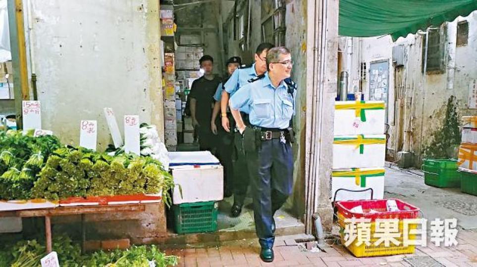 警員到場調查。梁澤岡攝 警員到場調查。梁澤岡攝