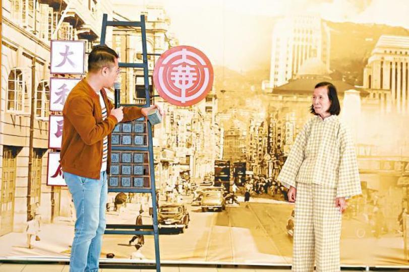 在中英劇團導師帶領下,三妹的故事早前搬上學校巡演舞台演出。中英劇團提供圖片 在中英劇團導師帶領下,三妹的故事早前搬上學校巡演舞台演出。中英劇團提供圖片