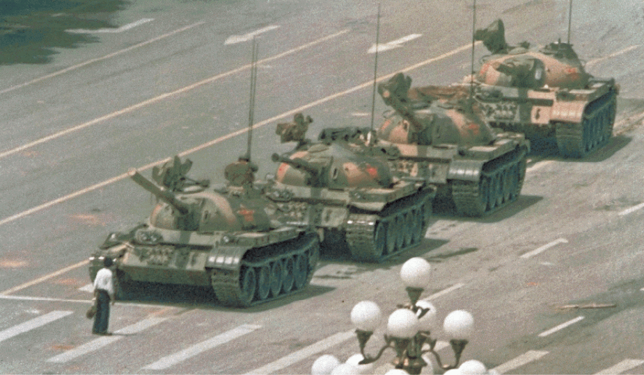 王維林以身擋坦克,是六四最重要場景之一。 王維林以身擋坦克,是六四最重要場景之一。