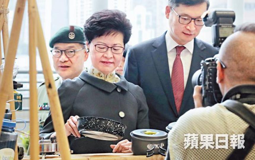 特首林鄭月娥昨出席香港童軍百周年紀念大樓開幕禮,其後表明《逃犯條例》不能加設日落條款。何頴賢攝賀恩德強調英國希望更深入了解《逃犯條例》修訂草案。港台圖片 特首林鄭月娥昨出席香港童軍百周年紀念大樓開幕禮,其後表明《逃犯條例》不能加設日落條款。何頴賢攝賀恩德強調英國希望更深入了解《逃犯條例》修訂草案。港台圖片
