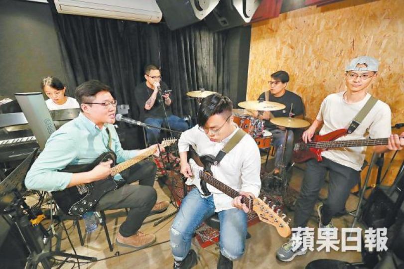六位音樂人堅守平反六四的信念,今年將繼續於集會當晚為自由奏樂高歌。何柏佳攝 六位音樂人堅守平反六四的信念,今年將繼續於集會當晚為自由奏樂高歌。何柏佳攝