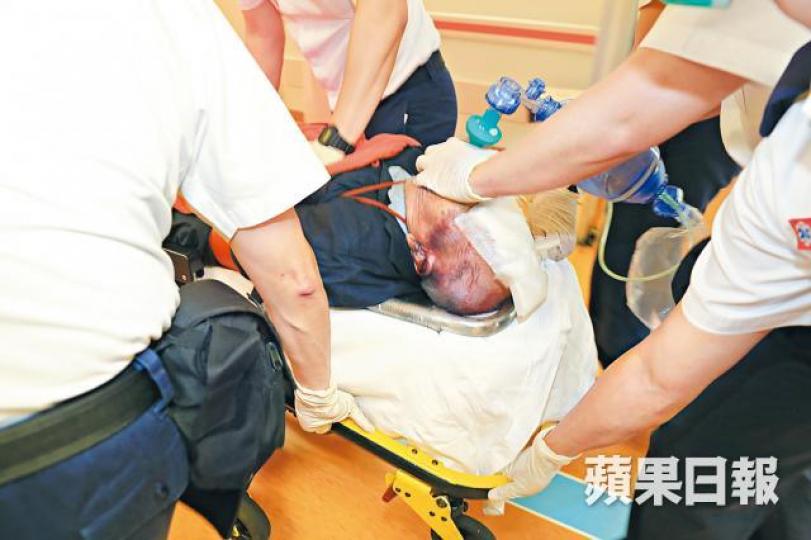 墮海魚排排主送院後不治。 墮海魚排排主送院後不治。