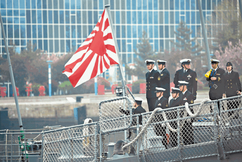 日本驅逐艦「涼月號」昨抵達青島參加中方閱兵。路透社 日本驅逐艦「涼月號」昨抵達青島參加中方閱兵。路透社