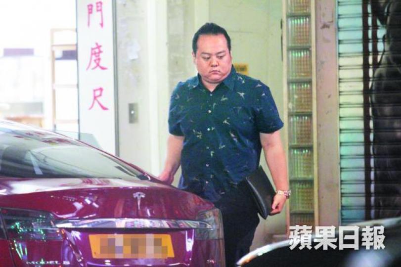 美容院姓江老闆經常出入教導媾女技巧的心戰室。 美容院姓江老闆經常出入教導媾女技巧的心戰室。
