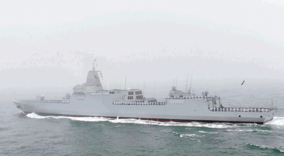 號稱「亞洲最強戰艦」的055型導彈驅逐艦「南昌號」在大霧中接受檢閱。 新華社排水量:約1.15萬噸武器:洲際導彈等排水量:約6,000噸武器:130毫米艦炮等排水量:約5,900噸武器:YJ-62J反艦飛彈等 號稱「亞洲最強戰艦」的055型導彈驅逐艦「南昌號」在大霧中接受檢閱。 新華社排水量:約1.15萬噸武器:洲際導彈等排水量:約6,000噸武器:130毫米艦炮等排水量:約5,900噸武器:YJ-62J反艦飛彈等