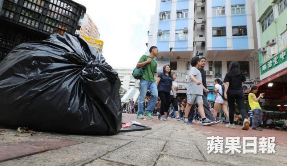 政府預計2020年底實行垃圾徵費計劃,局方稱會全力配合審議工作。黃耀興攝 政府預計2020年底實行垃圾徵費計劃,局方稱會全力配合審議工作。黃耀興攝
