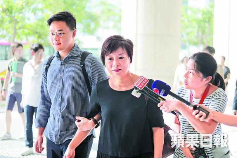 戴耀廷妻子及兒子昨到場聽取判決。 戴耀廷妻子及兒子昨到場聽取判決。