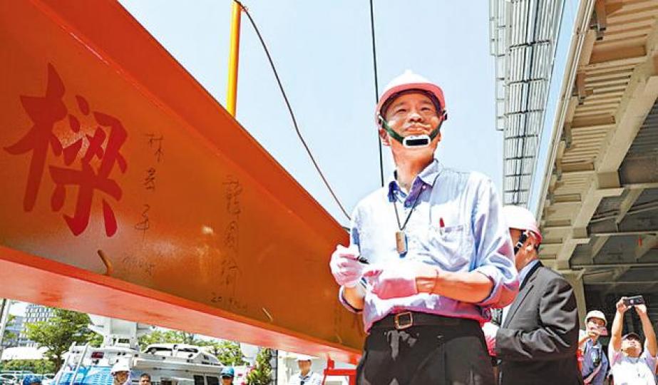 國民黨昨確定納所有可能人選參加初選,讓韓國瑜可參選。台灣《蘋果新聞網》有韓粉扮成鋼鐵俠,到場挺韓。 國民黨昨確定納所有可能人選參加初選,讓韓國瑜可參選。台灣《蘋果新聞網》有韓粉扮成鋼鐵俠,到場挺韓。