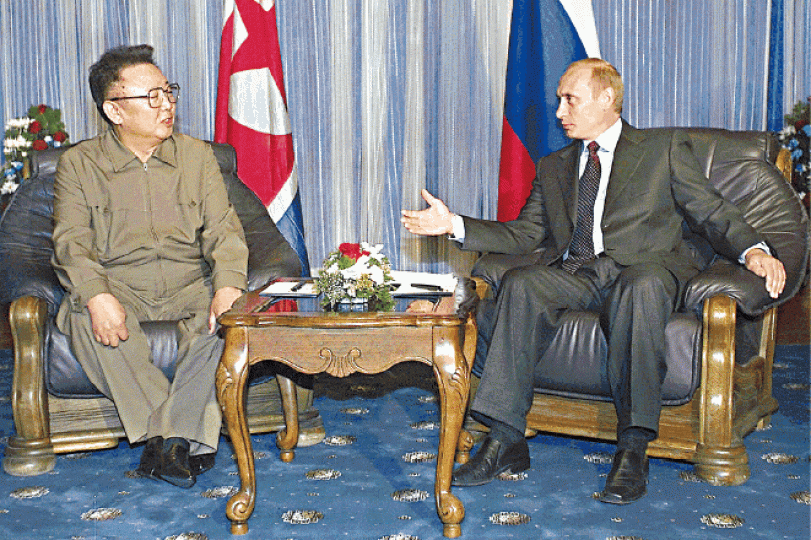 2002年8月,金正恩父親金正日訪問海參崴,跟普京見面。美聯社 2002年8月,金正恩父親金正日訪問海參崴,跟普京見面。美聯社