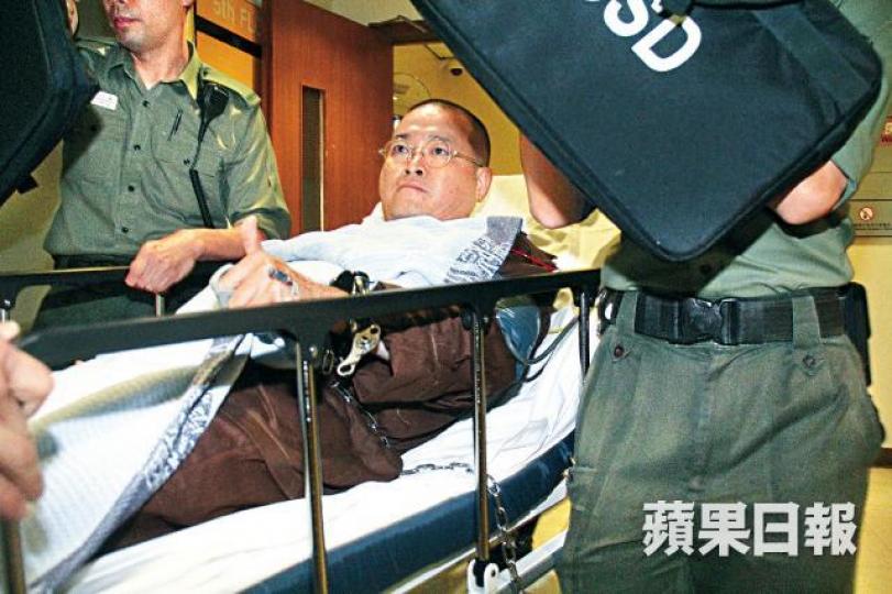 邵家臻在體檢時被發現血壓略高,昨午2時被送至伊利沙伯醫院治理。溫文學攝邵家臻母親昨日離開荔枝角收押所時,未有回應傳媒提問。2014年雨傘運動歷時79日。資料圖片 邵家臻在體檢時被發現血壓略高,昨午2時被送至伊利沙伯醫院治理。溫文學攝邵家臻母親昨日離開荔枝角收押所時,未有回應傳媒提問。2014年雨傘運動歷時79日。資料圖片