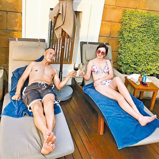 梁佩瑚日前與老公到泰國慶祝結婚三周年。互聯網圖片