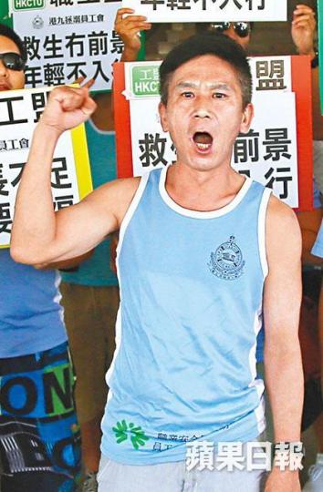 郭紹傑不滿中港政府未有為他與日方爭辯。東京拘置所是日本最大型監獄。周智堅攝郭紹傑被囚的單人倉面積約70呎。互聯網郭紹傑去年在靖國神社外燒東條英機「神主牌」(圖),與拍片的嚴敏華一同被捕。嚴敏華岑子杰 郭紹傑不滿中港政府未有為他與日方爭辯。東京拘置所是日本最大型監獄。周智堅攝郭紹傑被囚的單人倉面積約70呎。互聯網郭紹傑去年在靖國神社外燒東條英機「神主牌」(圖),與拍片的嚴敏華一同被捕。嚴敏華岑子杰