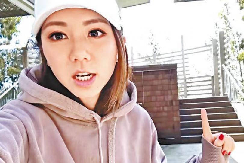 G.E.M.在洛杉磯入住的豪宅，日租逾1萬元。互聯網圖片豪宅內相當豪華，除戶外泳池，更有超大客廳。互聯網圖片