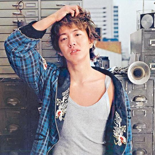 木村拓哉入行20多年演過不少經典日劇，在90年代掀起全亞洲的煲劇潮。資料圖片【平成日劇收視No.1】【01年《律政英雄》 】由木村主演的劇集《律政英雄》是收視率30％以上的經典日劇。【No.2】【00年《美麗人生》】木村與常盤貴子合作的劇集《美麗人生》，將二人的事業推向高峯。【No.3】【97年《戀愛世紀》】木村與松隆子合演的《戀愛世紀》，當年在全亞洲掀起熱潮。木村是前組合SMAP成員，可惜組合於16年底解散。日本女星藤原紀香90至00年代食正日本熱，曾一度到港發展。資料圖片