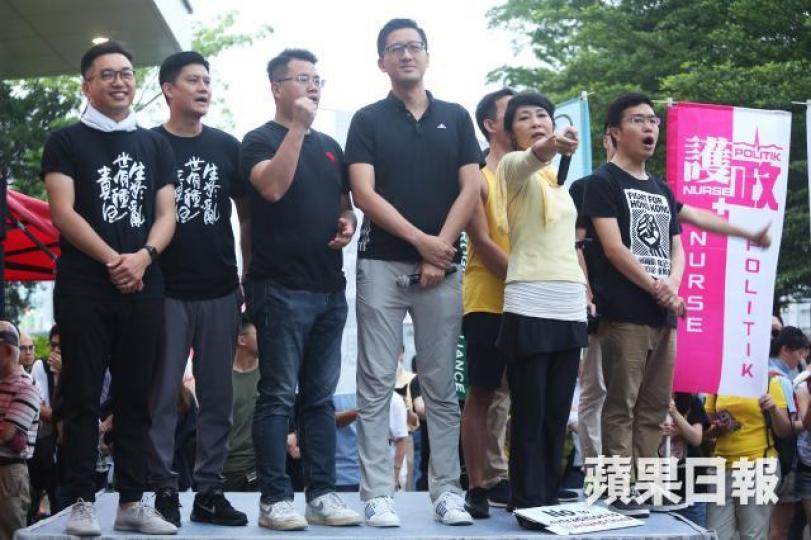 民主派議員揚言已有「頴爛塊面」與建制派硬碰的心理準備。董立華攝 民主派議員揚言已有「頴爛塊面」與建制派硬碰的心理準備。董立華攝