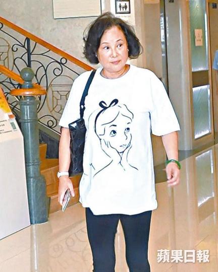 三太昨日探賭王,被問知否女兒超蓮新戀情時不發一言。 三太昨日探賭王,被問知否女兒超蓮新戀情時不發一言。