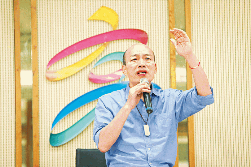 韓國瑜昨召開記者會,公佈競選經費的收支詳情。台灣《蘋果新聞網》蔡正元形容韓國瑜為其「老友」,並隔空向他道歉。 韓國瑜昨召開記者會,公佈競選經費的收支詳情。台灣《蘋果新聞網》蔡正元形容韓國瑜為其「老友」,並隔空向他道歉。
