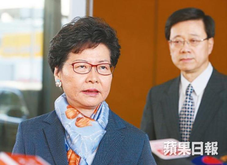 林鄭月娥昨繼續硬推「送中」條例,未有回應外界對修例質疑。王子俊攝13萬人前日上街反對「送中」惡法,但林鄭對此顯得不以為然。多個團體及民主派立法會議員昨直斥修例打破一國兩制,林鄭應撤回惡法。 林鄭月娥昨繼續硬推「送中」條例,未有回應外界對修例質疑。王子俊攝13萬人前日上街反對「送中」惡法,但林鄭對此顯得不以為然。多個團體及民主派立法會議員昨直斥修例打破一國兩制,林鄭應撤回惡法。