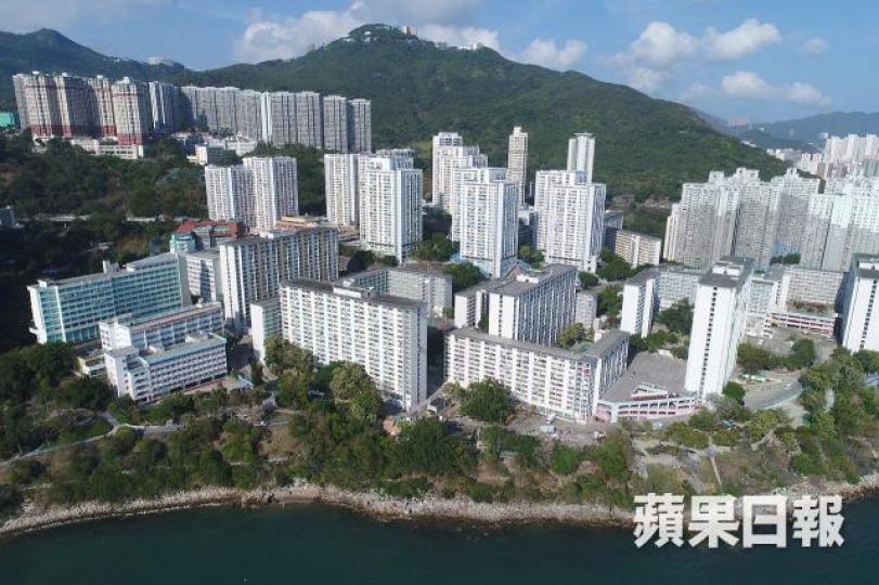 香港有76萬戶公屋單位,應該最低限度有10%屬於公屋富戶,有這批有實力而又必須買樓的富戶,難怪最近的公屋居屋樓價屢次破頂。 資料圖片 香港有76萬戶公屋單位,應該最低限度有10%屬於公屋富戶,有這批有實力而又必須買樓的富戶,難怪最近的公屋居屋樓價屢次破頂。 資料圖片