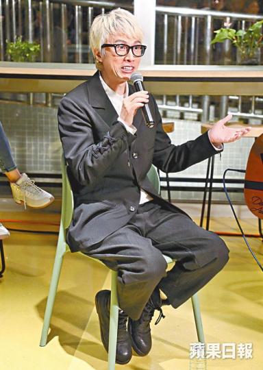 子華雖然以後唔搞棟篤笑,不過都冇停工,為幫朋友仲四圍去表演。資料圖片子華舊年同佘詩曼合演嘅《棟篤特工》收得,新片應該可以承接氣勢。劇照子華02年同郭羨妮嘅電影《一蚊雞保鑣》票房慘淡。劇照劉心悠開戲前已經去練定打拳。資料圖片 子華雖然以後唔搞棟篤笑,不過都冇停工,為幫朋友仲四圍去表演。資料圖片子華舊年同佘詩曼合演嘅《棟篤特工》收得,新片應該可以承接氣勢。劇照子華02年同郭羨妮嘅電影《一蚊雞保鑣》票房慘淡。劇照劉心悠開戲前已經去練定打拳。資料圖片