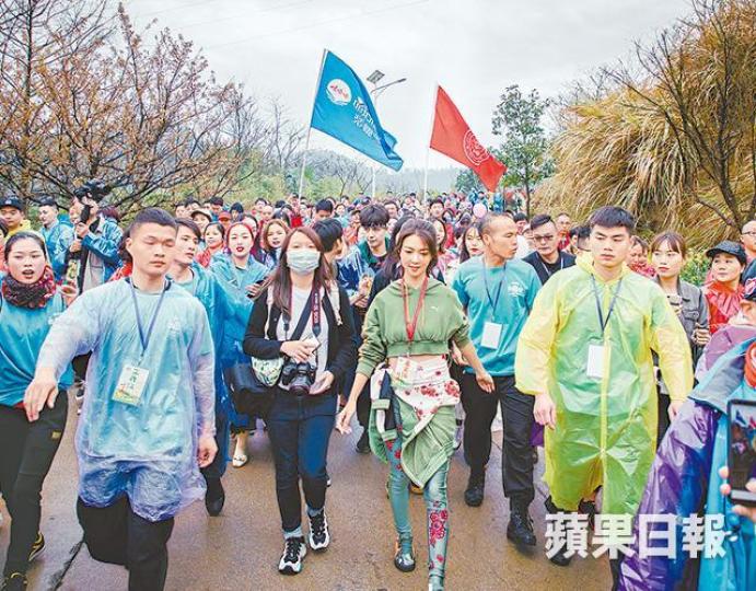 薛凱琪表示獲歌迷陪跑很感動。 薛凱琪表示獲歌迷陪跑很感動。