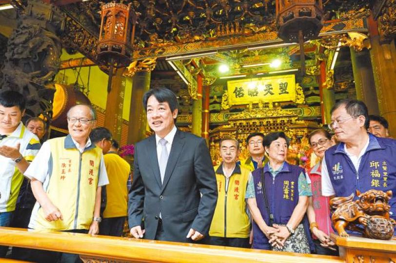 賴清德昨到關度宮參拜。 賴清德昨到關度宮參拜。