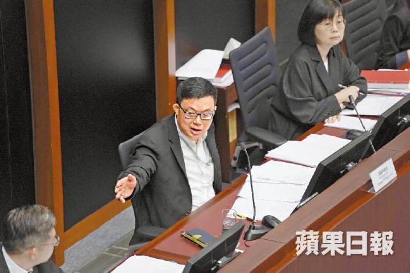 涂謹申昨主持法案委員會第二次會議,完結時仍未開始選主席。夏家朗攝上次會議被逐的郭偉強及多名建制派只在會議廳外看直播。 涂謹申昨主持法案委員會第二次會議,完結時仍未開始選主席。夏家朗攝上次會議被逐的郭偉強及多名建制派只在會議廳外看直播。