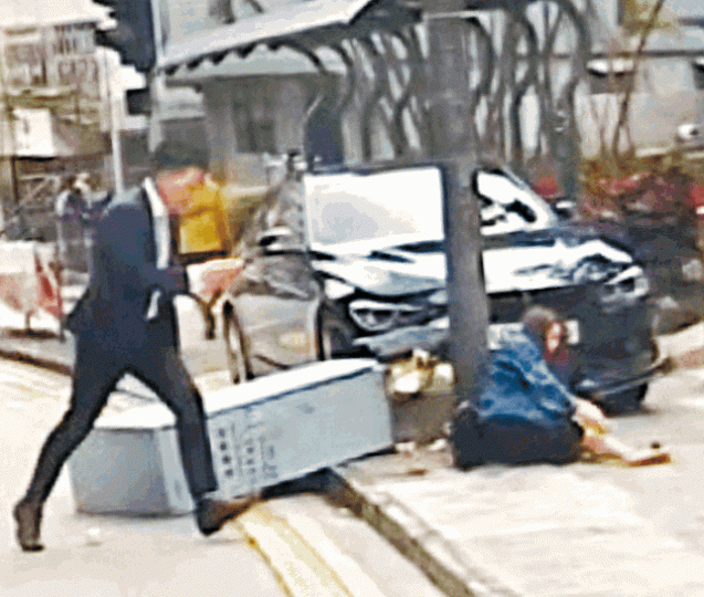 杜穎楠去年3月被寶馬房車撞至雙腿傷殘,人生從此改寫。 杜穎楠去年3月被寶馬房車撞至雙腿傷殘,人生從此改寫。