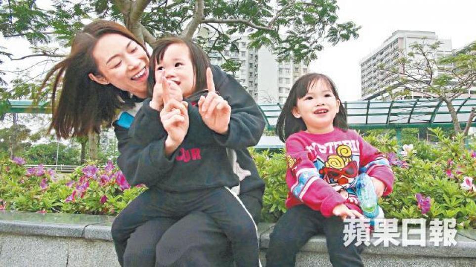 曾萌輕生念頭,穎楠現在選擇寬恕,只想陪伴兩個女兒成長。 曾萌輕生念頭,穎楠現在選擇寬恕,只想陪伴兩個女兒成長。