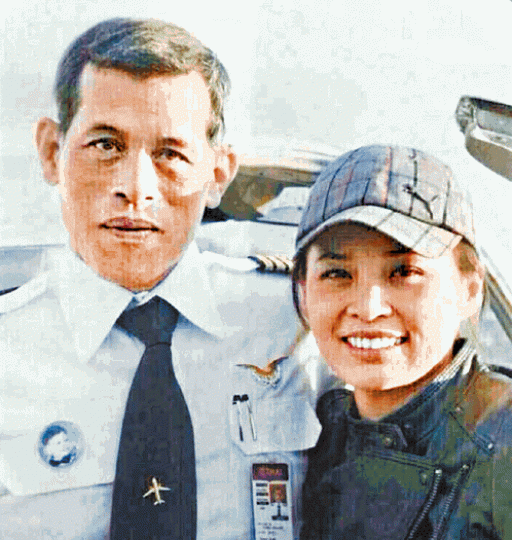 泰王哇集拉隆功宣佈已跟素提達結婚。 泰王哇集拉隆功宣佈已跟素提達結婚。