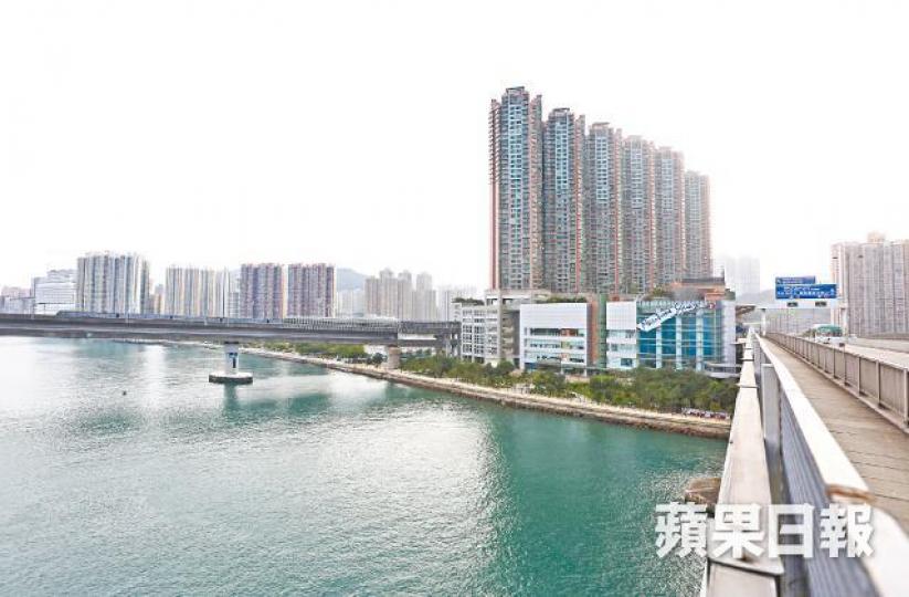 盈翠半島新樓王單位望藍巴勒海峽,呎售近3.3萬元。資料圖片 盈翠半島新樓王單位望藍巴勒海峽,呎售近3.3萬元。資料圖片