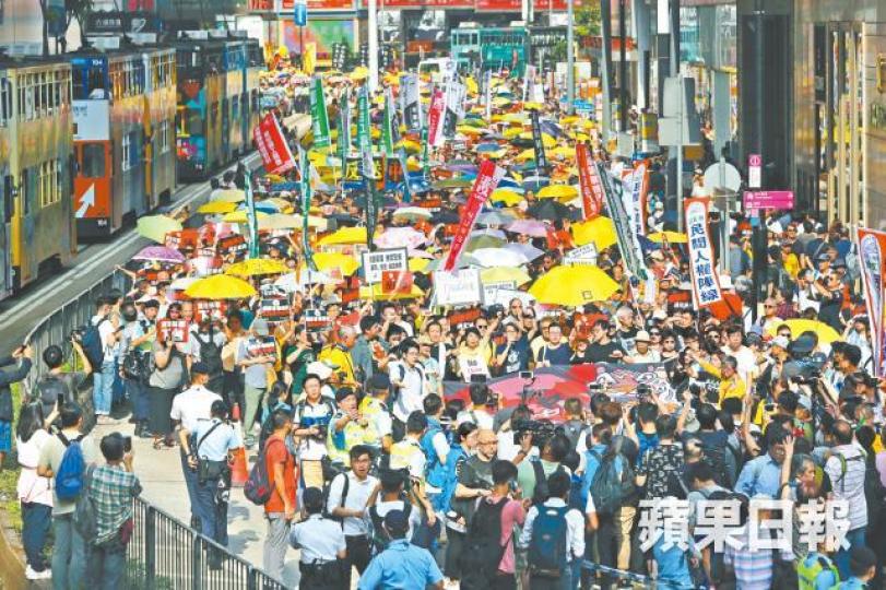 4.28當日有不少多年未參與遊行市民回到街頭反送中。 4.28當日有不少多年未參與遊行市民回到街頭反送中。